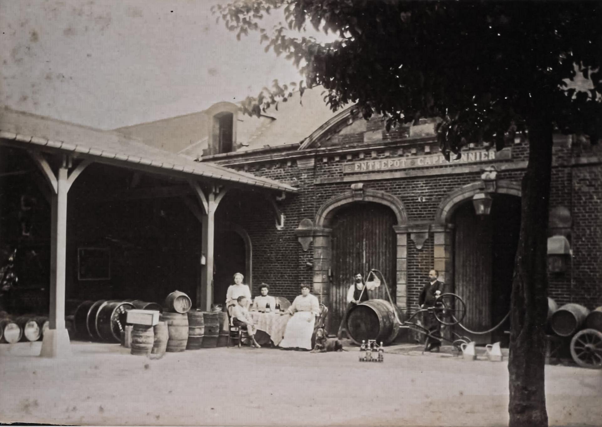 Famille et personnel entrepot Cappronnier vers 1910